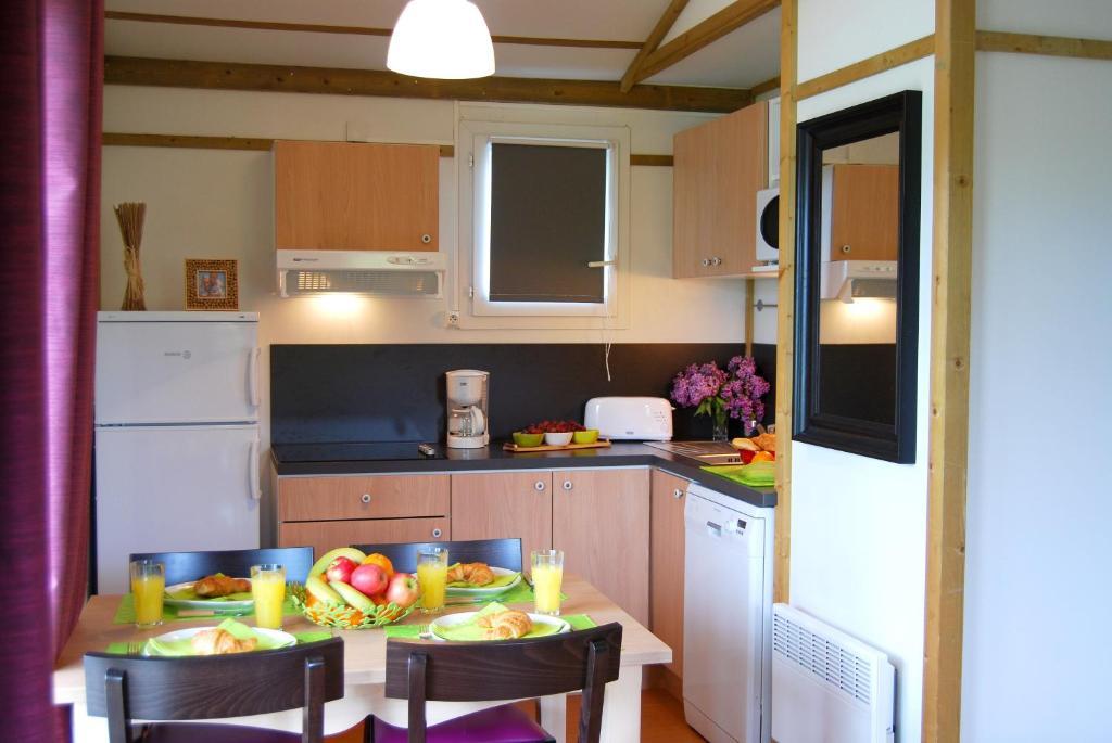 Lagrange Grand Bleu Vacances - Residence Port Lalande Castelmoron-sur-Lot Pokój zdjęcie
